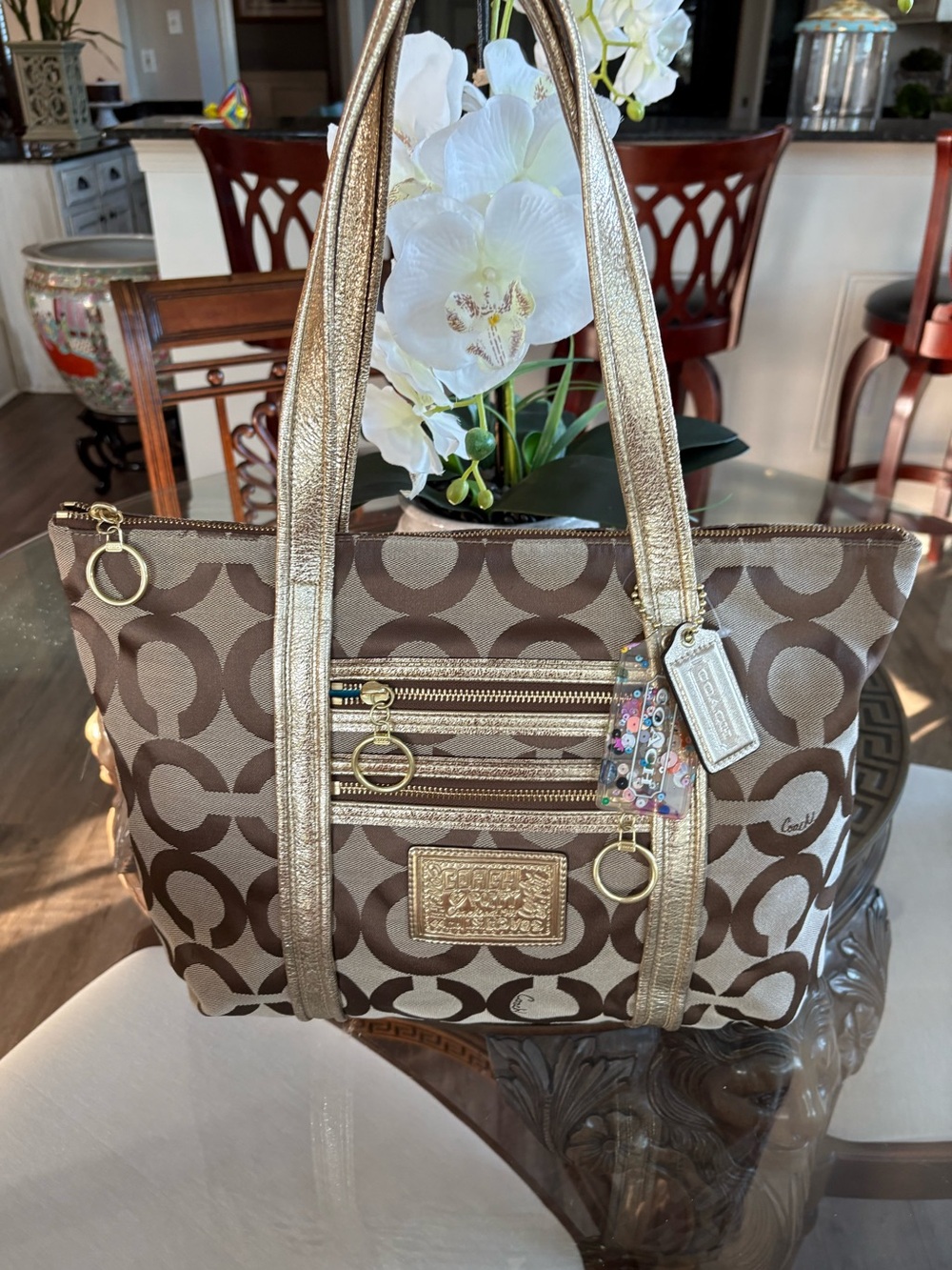 🤎🤎COACH Y2K POPPY OP ART SIGNATURE TAN & METALLIC GOLD GLAM TOTE BAG!🤎🤎